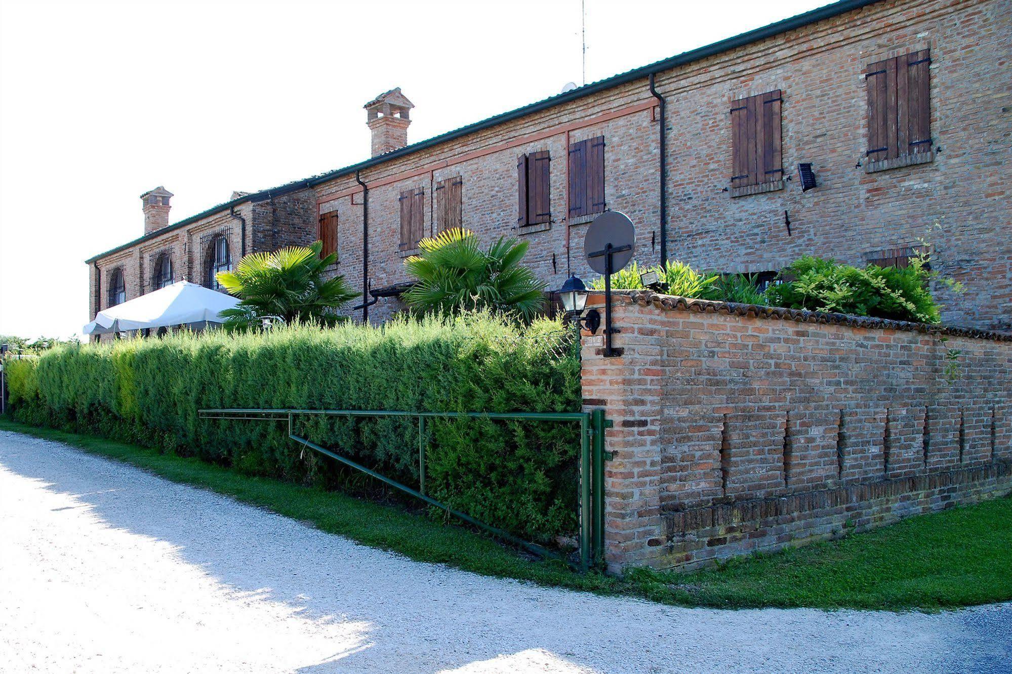 Agriturismo-R&B Corte Dei Gioghi Ferrara Exterior photo