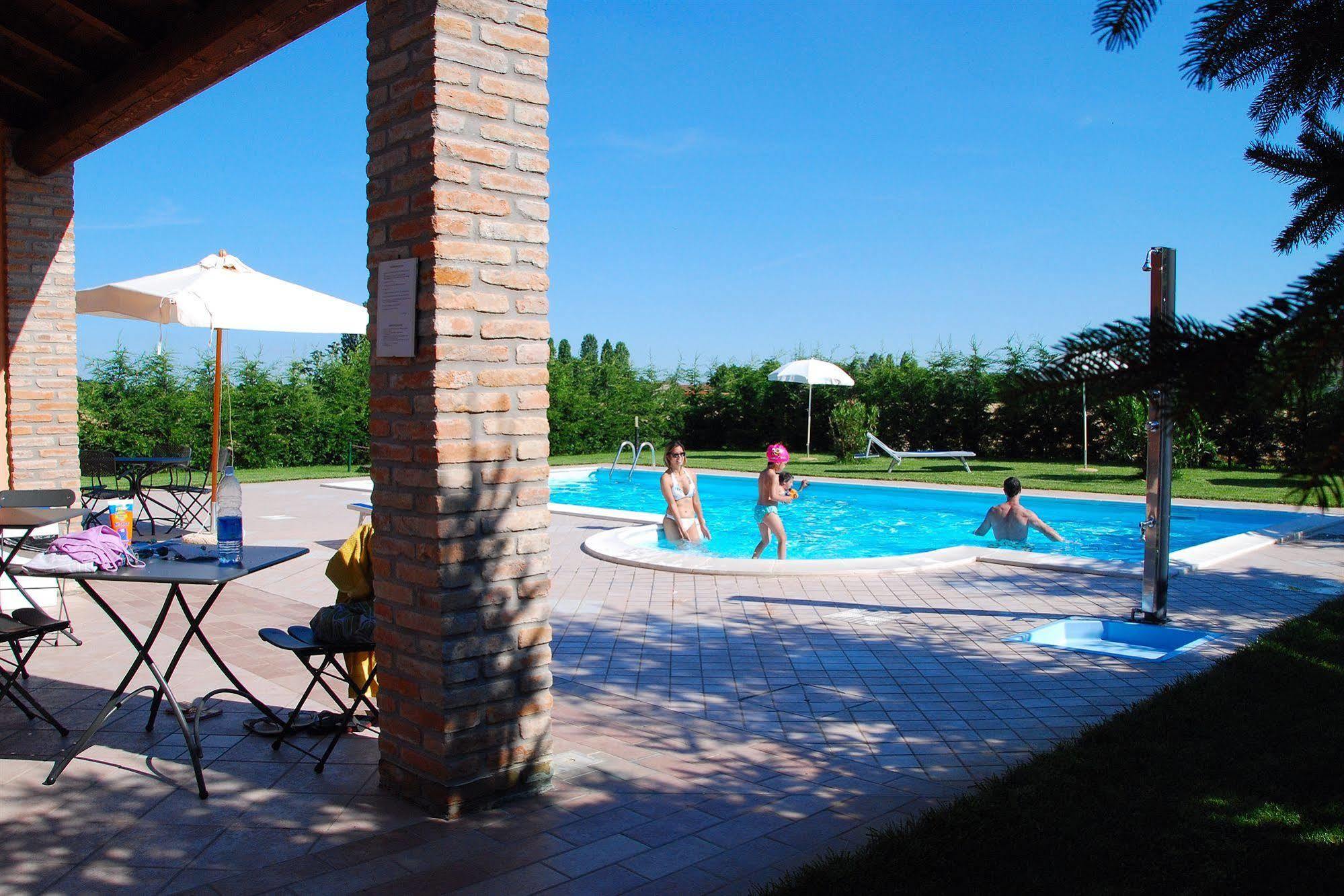 Agriturismo-R&B Corte Dei Gioghi Ferrara Exterior photo