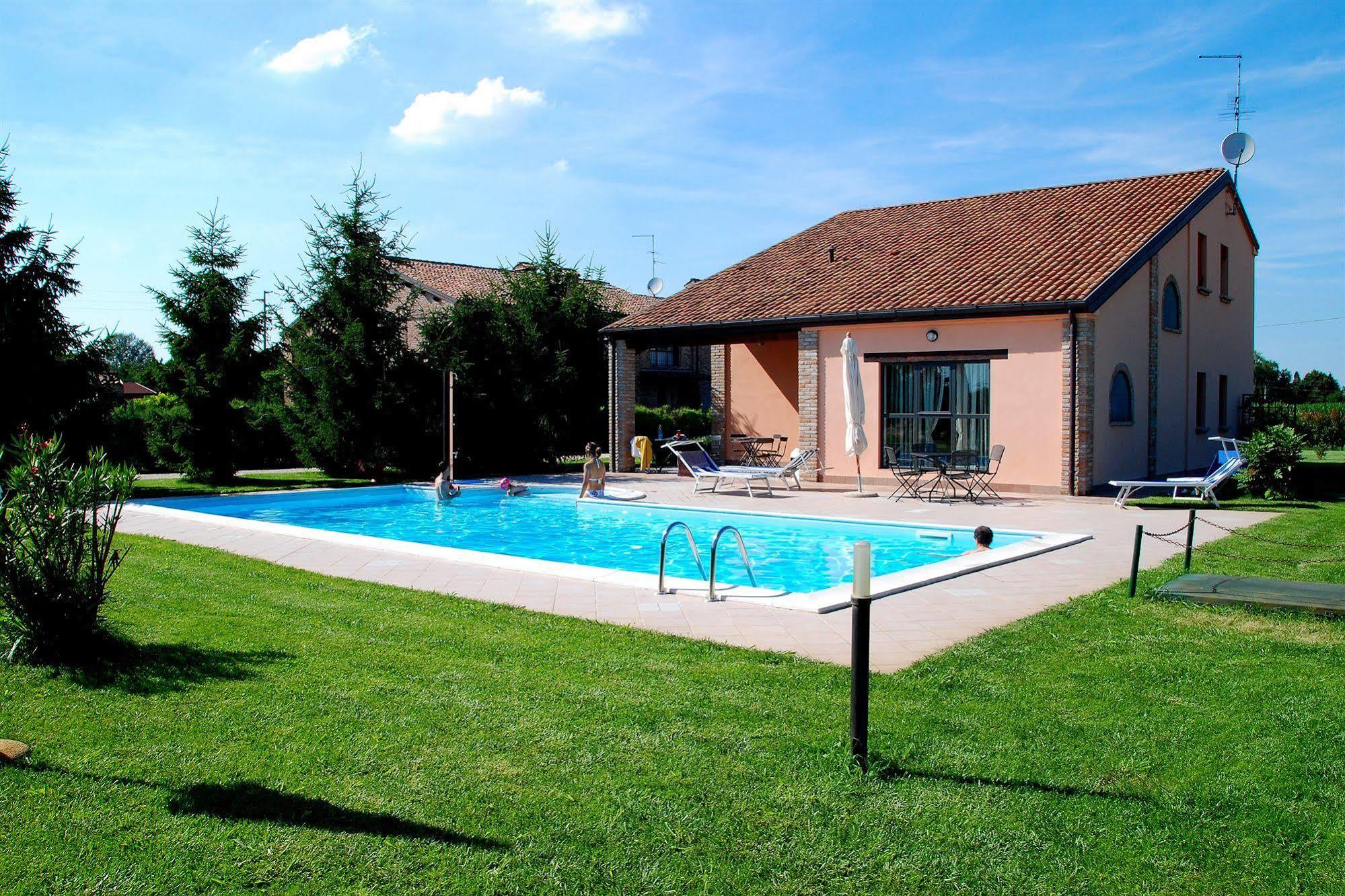 Agriturismo-R&B Corte Dei Gioghi Ferrara Exterior photo