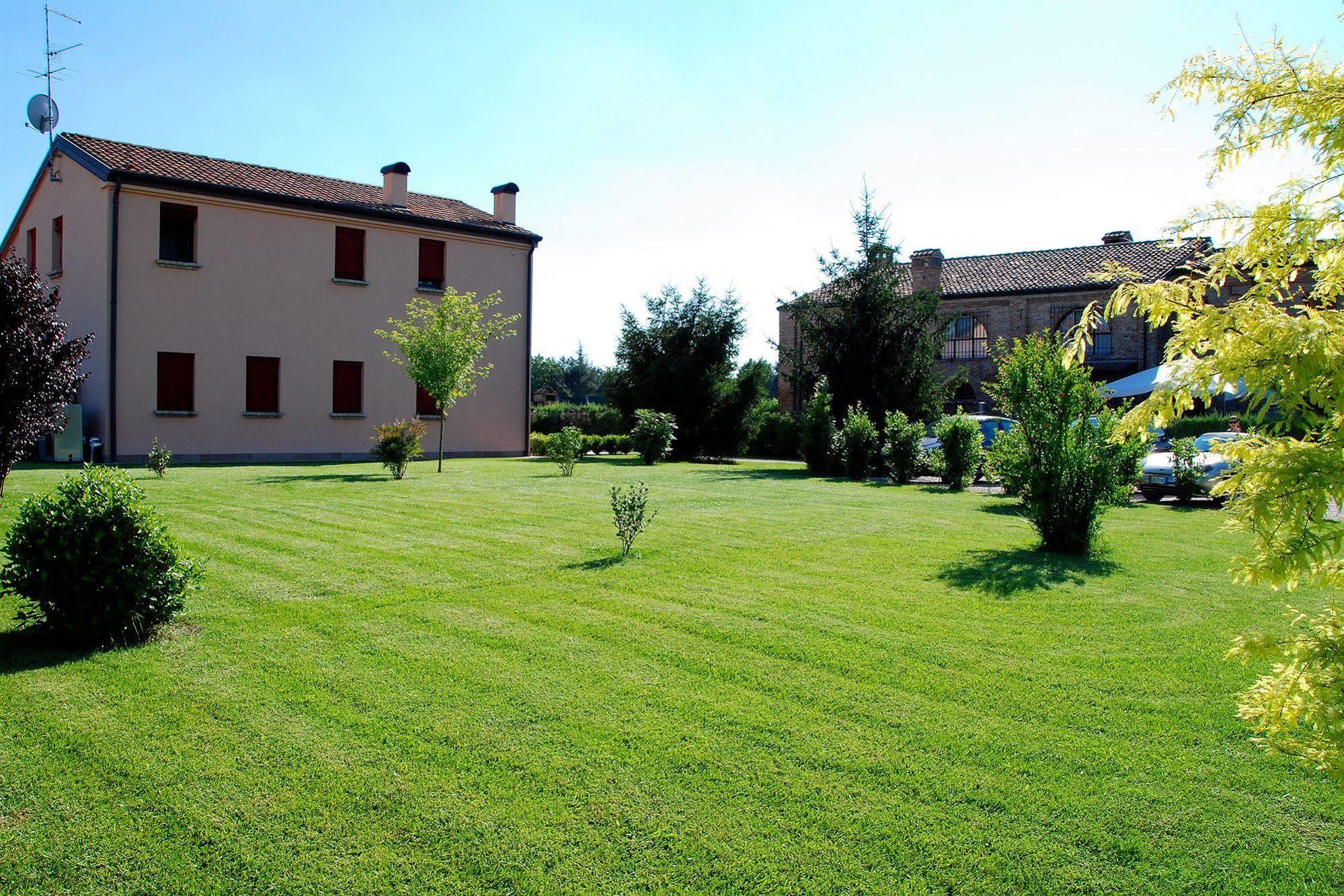 Agriturismo-R&B Corte Dei Gioghi Ferrara Exterior photo